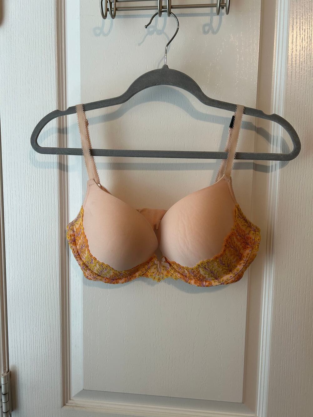 Victoria's Secret 36D NWT Push Up Bra Lace Detail Peach